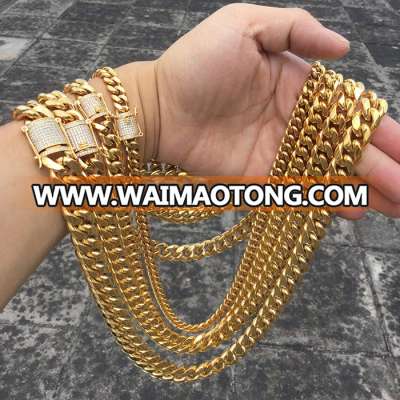 Diamond Clasp Gold Cuban Link Chain Necklace for Men